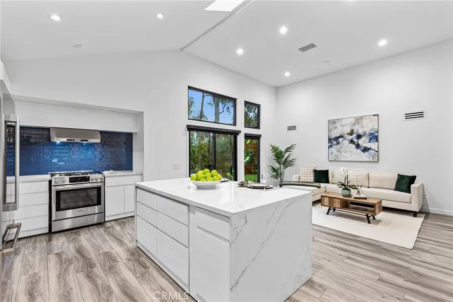 8108 Valley Flores, Canoga Park, CA 91304 - #3