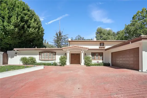 15815 Castlewoods Drive, Sherman Oaks, CA 91403