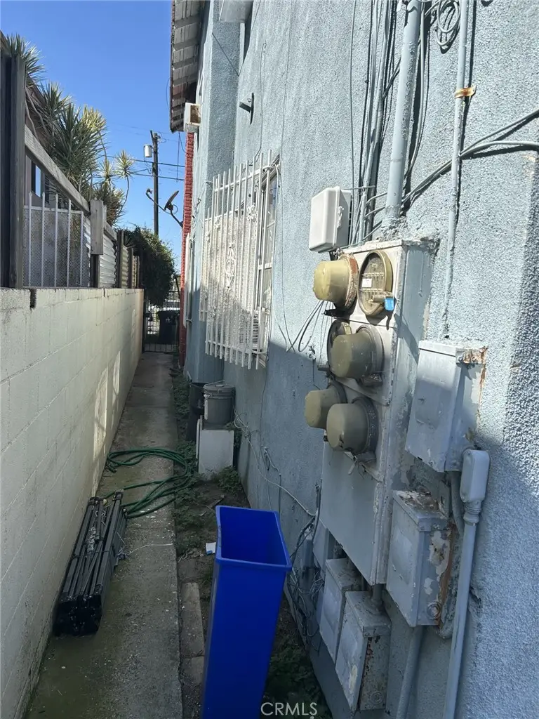 4512 Wesley Avenue, Los Angeles, CA 90037 - #3