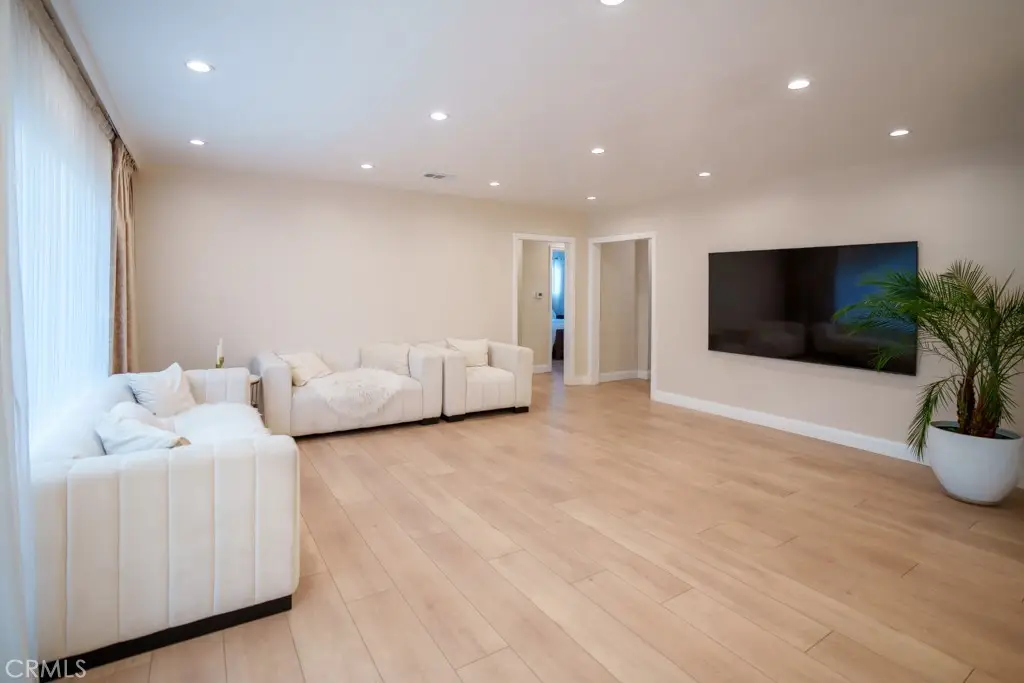 15500 Chatsworth, San Fernando, CA 91345 - #1