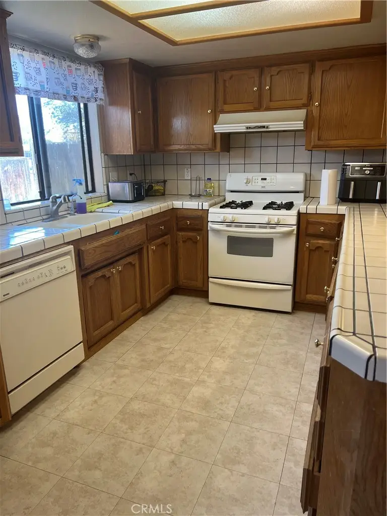 8873 Holly, California City, CA 93505 - #3