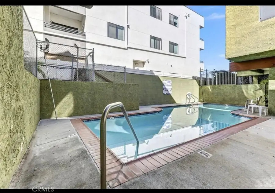 6155 Reseda Blvd #4, Tarzana, CA 91335 - #2
