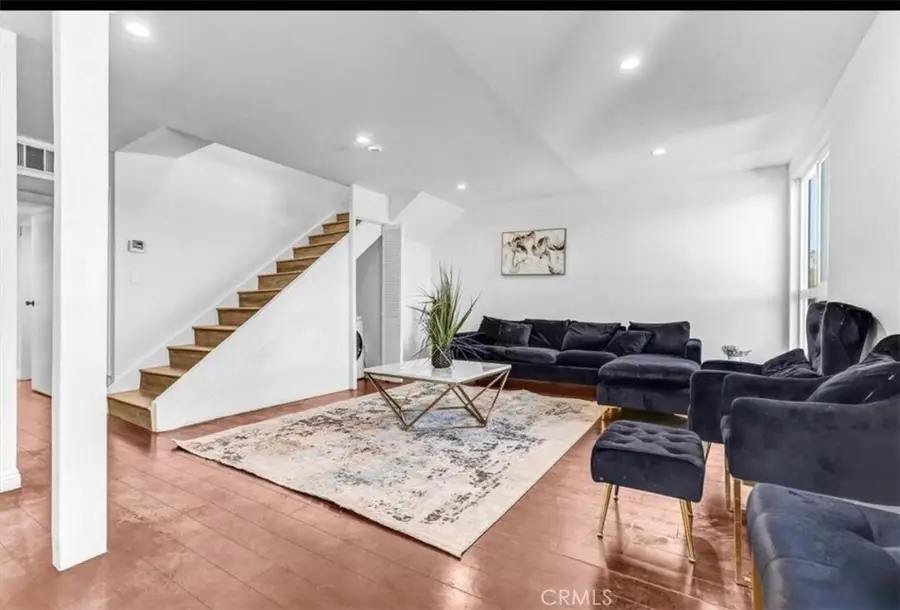 6155 Reseda Blvd #4, Tarzana, CA 91335 - #3