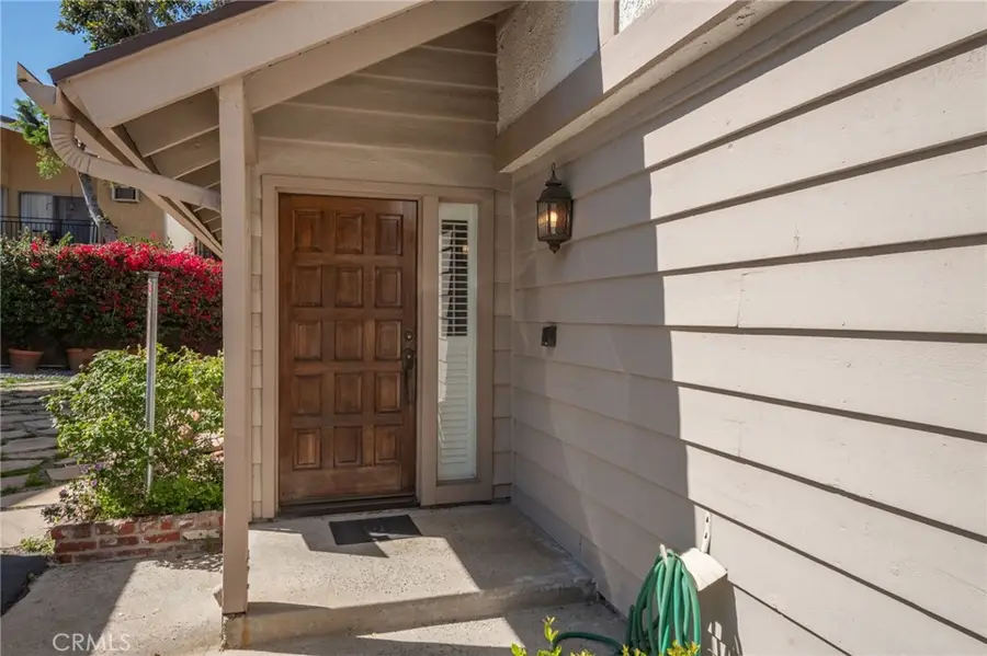 18319 Collins Street #19, Tarzana, CA 91356 - #2