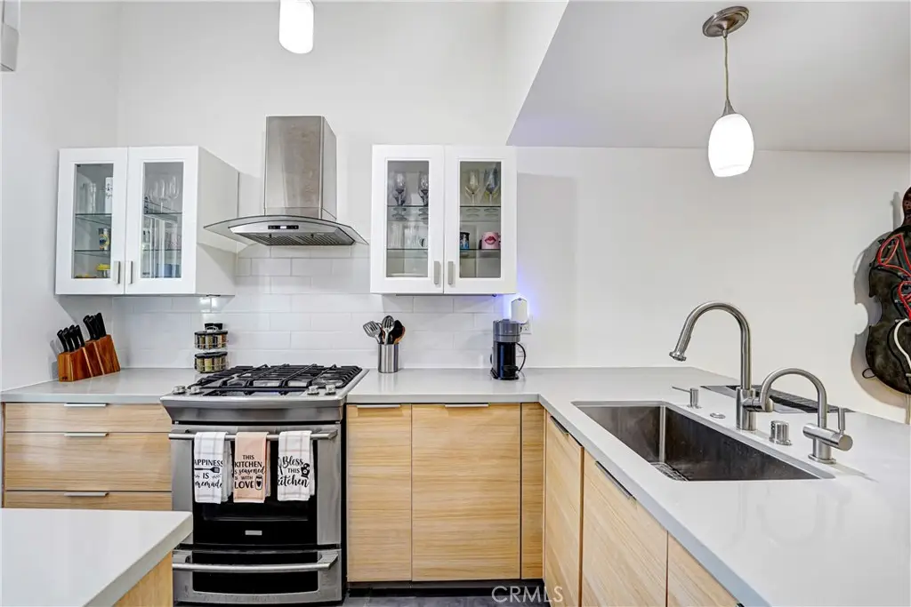 7050 Shoup Avenue, Canoga Park, CA 91303 - #1