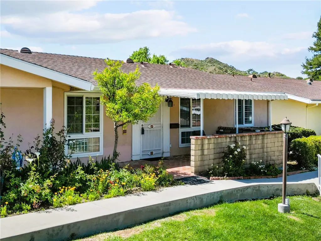 19163 Avenue Of The Oaks #A, Newhall, CA 91321 - #1