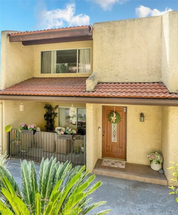 9735 Via Roma, Burbank, CA 91504