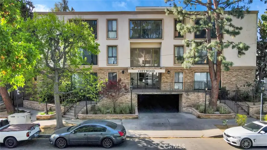 15344 Weddington Street #102, Sherman Oaks, CA 91411 - #2