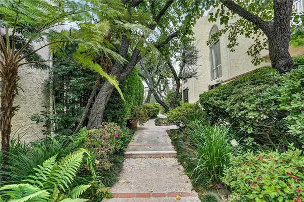5267 Coldwater Canyon Ave #B, Sherman Oaks, CA 91401
