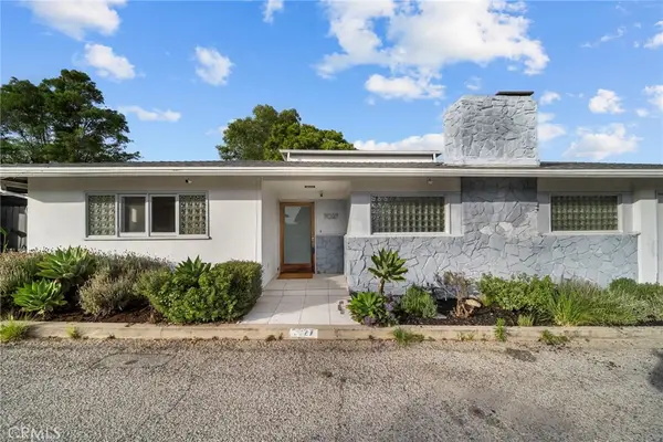7027 Macapa, Los Angeles, CA 90068