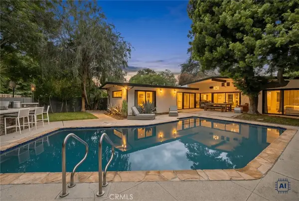 15456 Victory Boulevard, Van Nuys, CA 91406