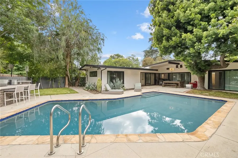 15456 Victory Boulevard, Van Nuys, CA 91406 - #2