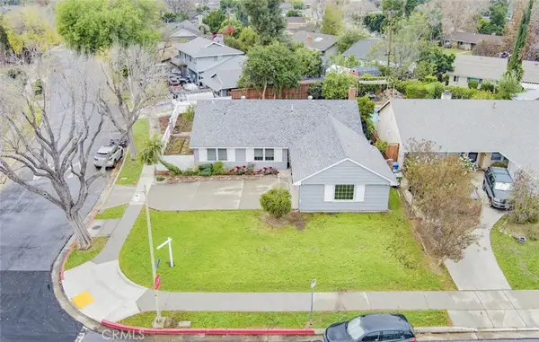 22201 Schoolcraft, Canoga Park, CA 91303