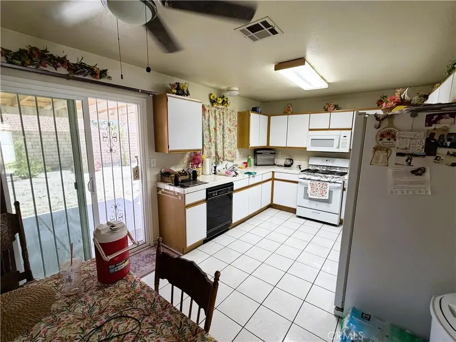 37822 Antibes Court, Palmdale, CA 93552 - #3