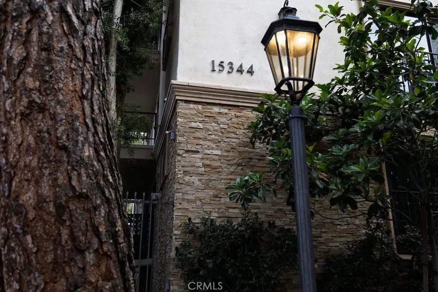 15344 Weddington Street #104, Sherman Oaks, CA 91411 - #2