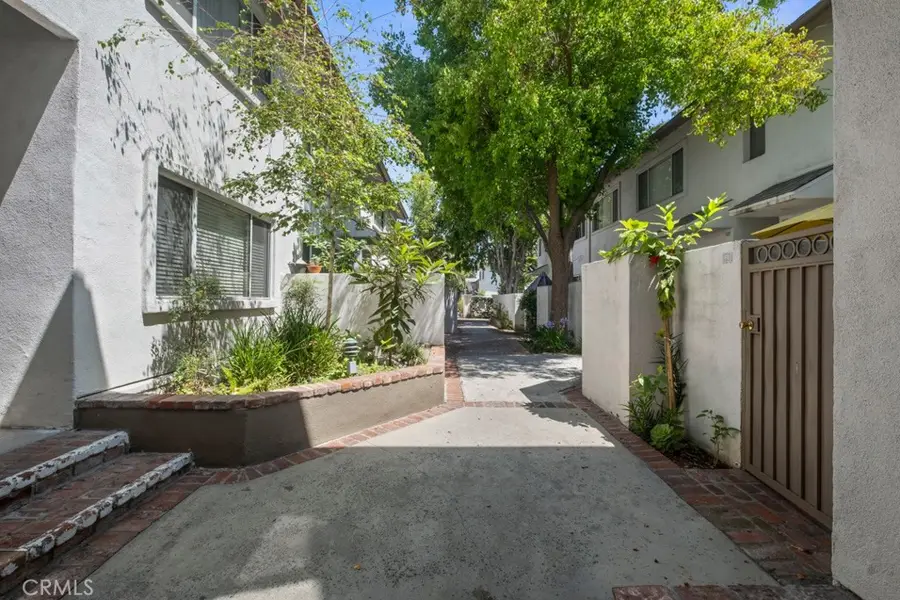 18619 Collins #F30, Tarzana, CA 91356 - #2