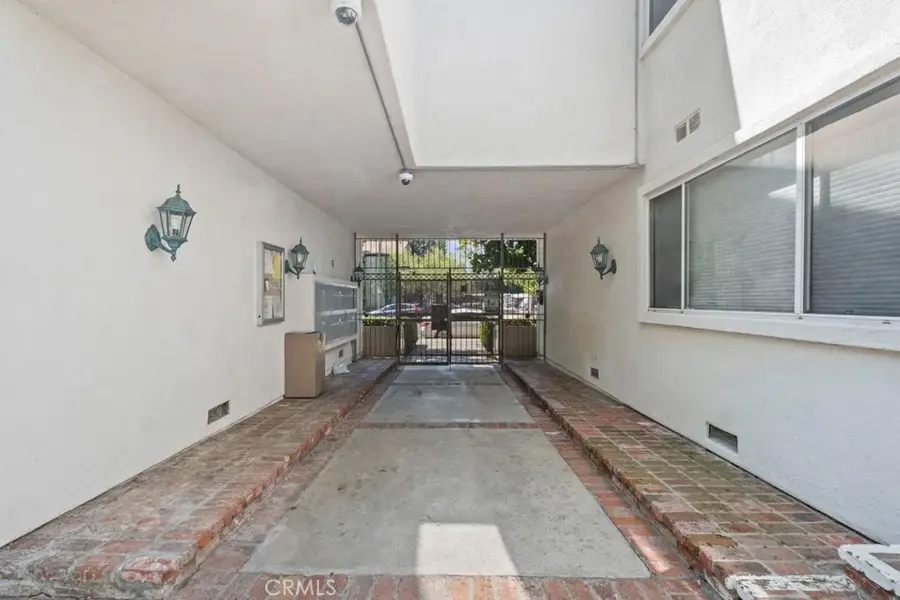 18619 Collins #F30, Tarzana, CA 91356 - #3
