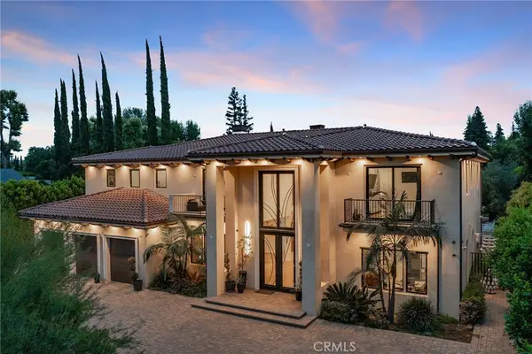 23042 Calvert Street, Woodland Hills, CA 91367