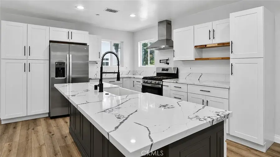 7032 Penfield, Winnetka, CA 91306 - #2