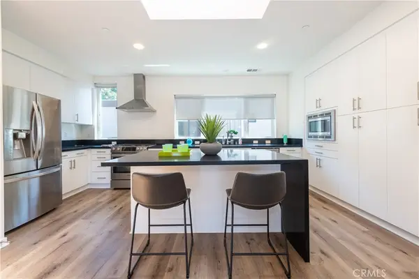 2926 Rowena Avenue #4, Los Angeles, CA 90039