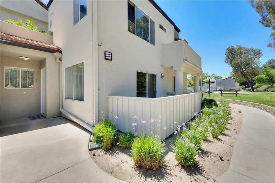 21203 Trumpet Drive #102, Newhall, CA 91321 - #3