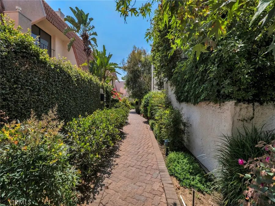 6244 Shoup Avenue, Woodland Hills, CA 91367 - #3