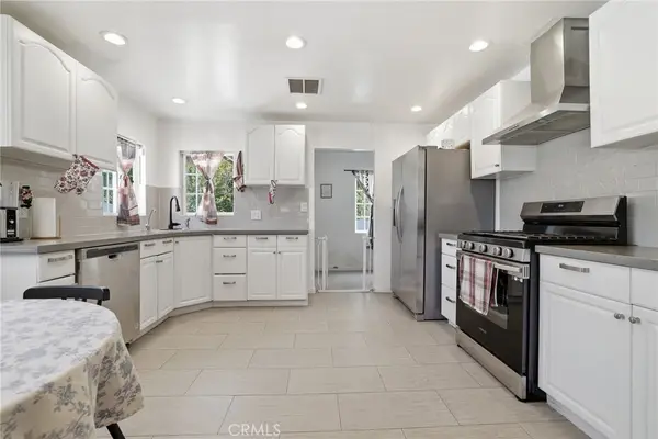 16775 Sierra Highway, Canyon Country, CA 91351