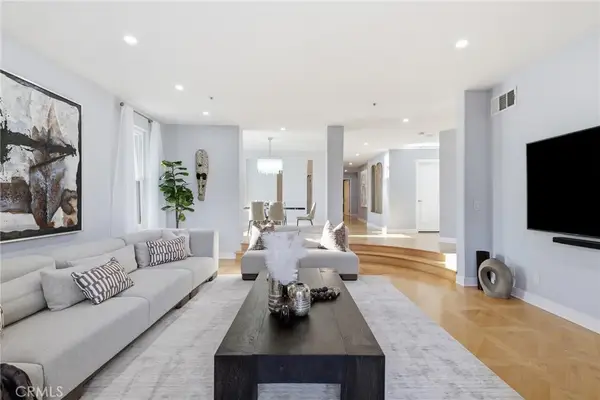14271 Dickens Street #201, Sherman Oaks, CA 91423