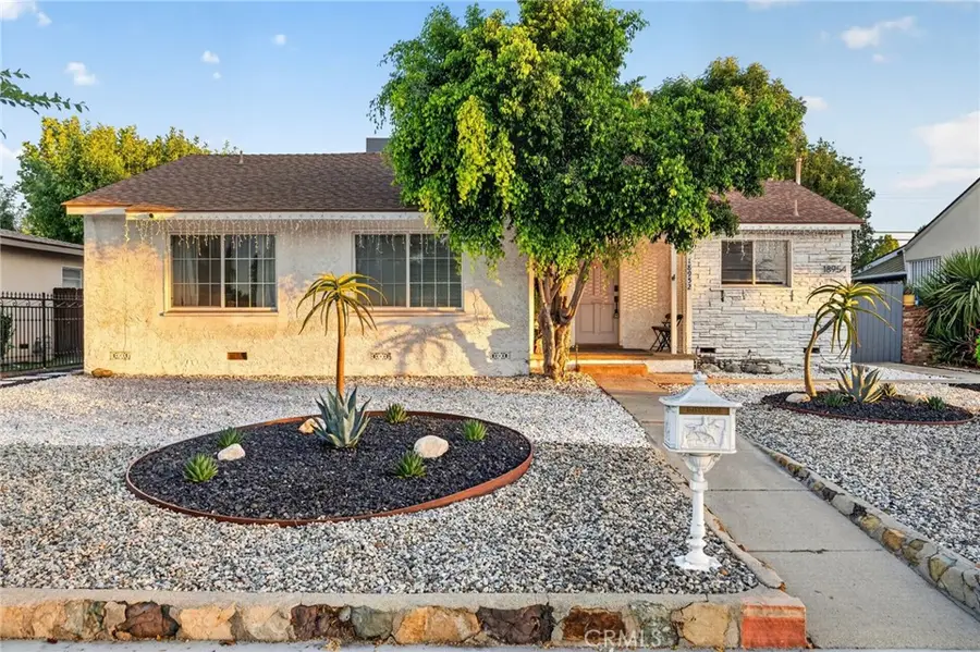 18952 Victory Boulevard, Tarzana, CA 91335 - #2
