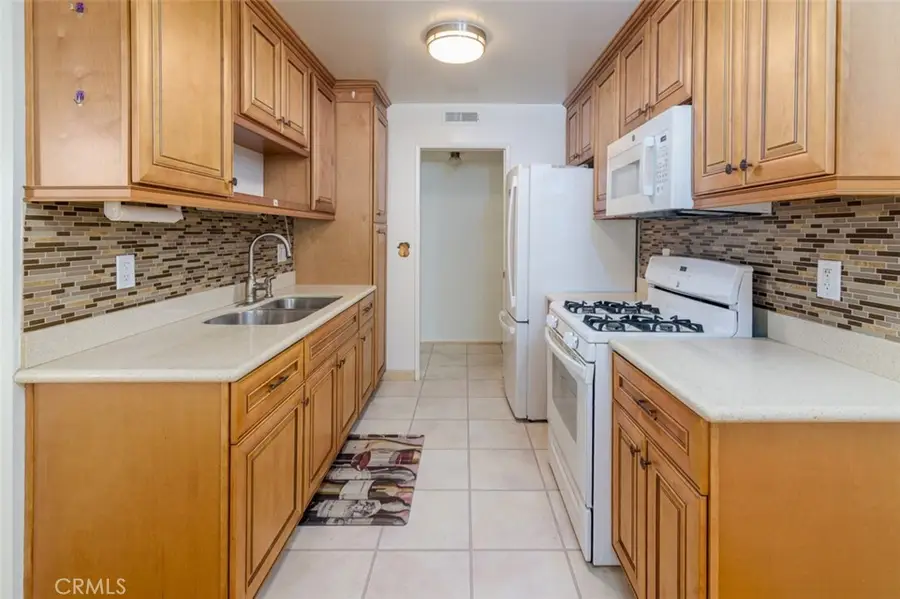 11813 Runnymede Street #28, North Hollywood, CA 91605 - #2