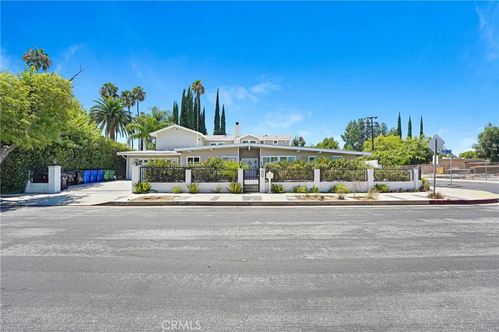 22450 Collins, Woodland Hills, CA 91367 - #1