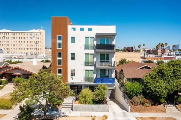 222 N Manhattan, Los Angeles, CA 90004