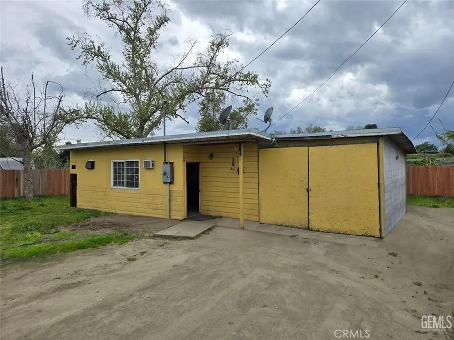 63 N Wisconsin Street, Porterville, CA 93257 - Image #2
