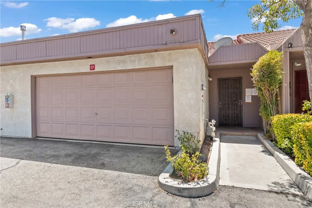 43334 32nd St W #17, Lancaster, CA 93536 - Image #1