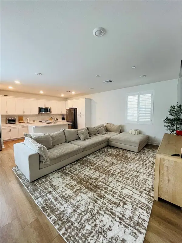 2004 Dewdrop, Upland, CA 91786