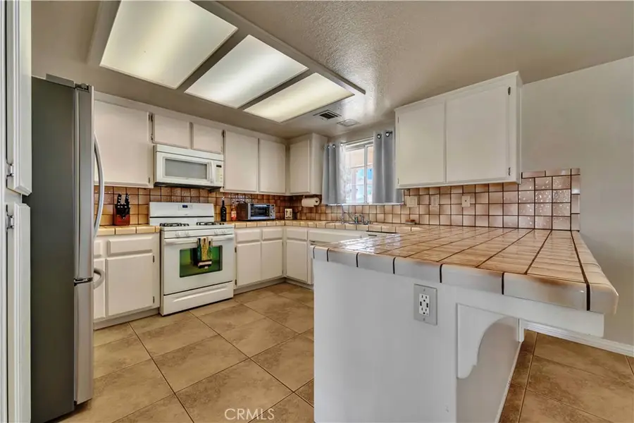 8016 W Avenue D12, Lancaster, CA 93536 - #3