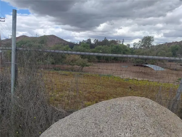 4 Holland Rd, Menifee, CA 92584