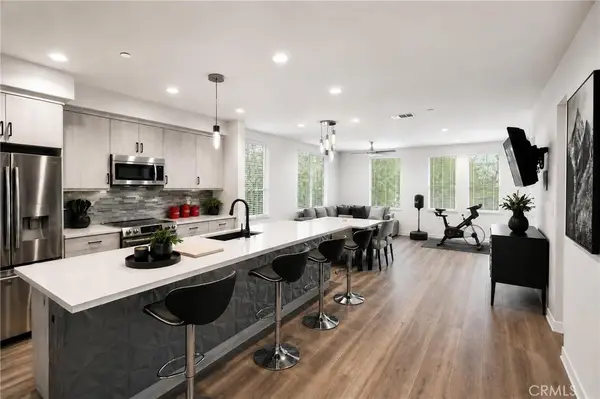105 Galaxie, Covina, CA 91723