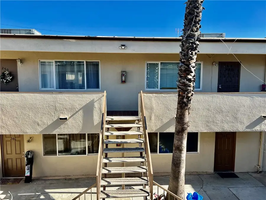 242 W Jackson Street, Rialto, CA 92376 - #3