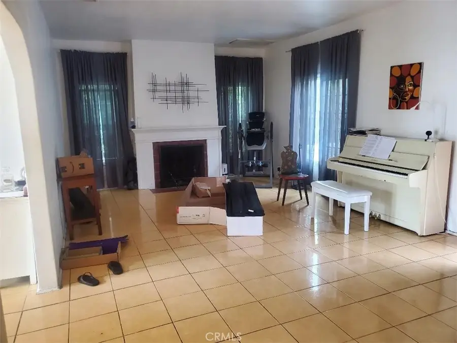 250 N Ridgewood Place N, Los Angeles, CA 90004 - Image #3