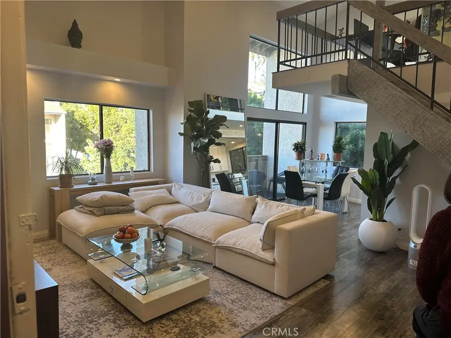 18445 Hatteras Street #402, Tarzana, CA 91356 - Image #2