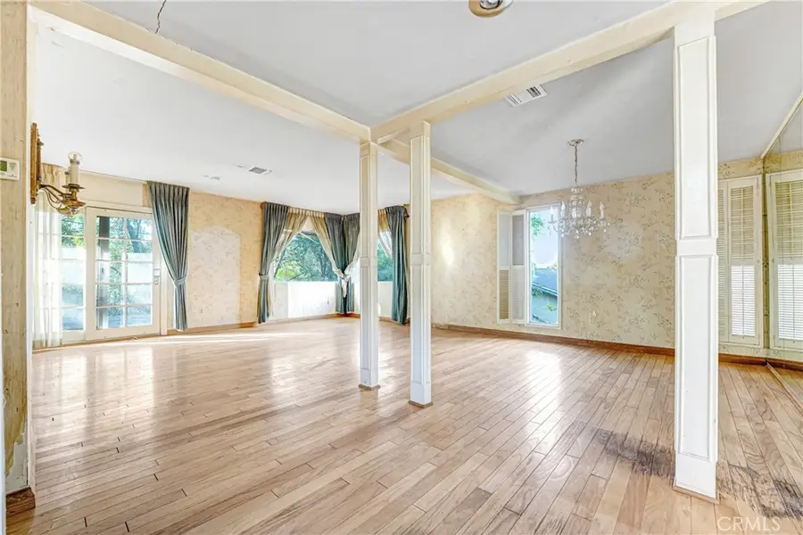 5843 Nevada Avenue, Woodland Hills, CA 91367 - Image #2