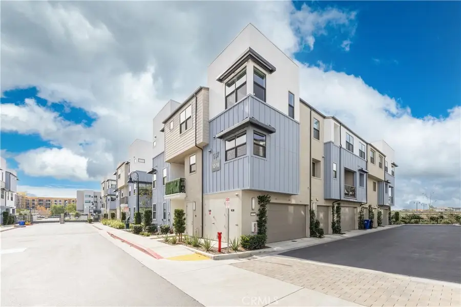967 N Divino Privado #13, Ontario, CA 91764 - #2