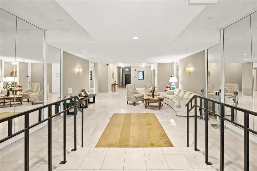 400 S La Fayette Park #213, Los Angeles, CA 90057 - #3