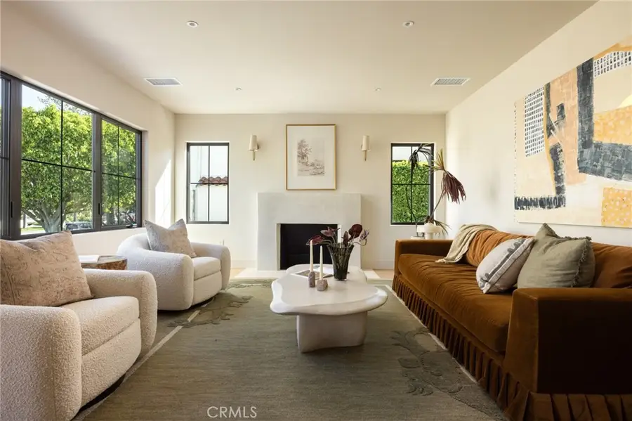 321 N Lucerne, Los Angeles, CA 90004 - #3