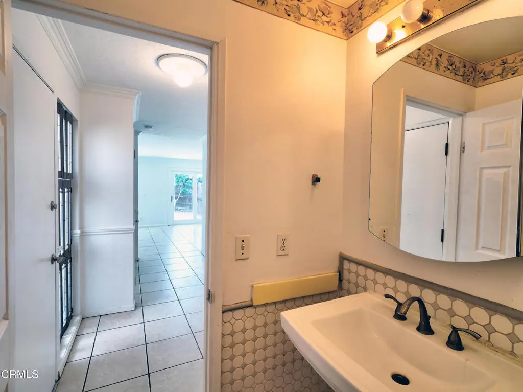 421 N Palm Avenue, Santa Paula, CA 93060 - Image #1