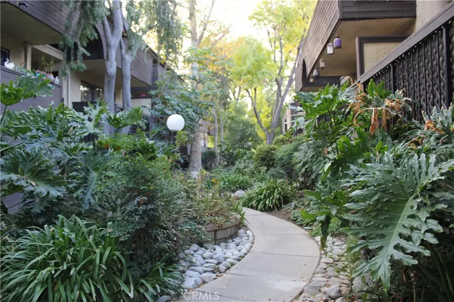 7304 Corbin Avenue #F, Reseda, CA 91335 - Image #2
