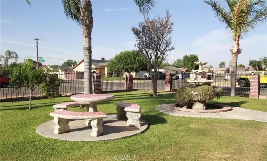 1901 Sunshine Ave, Bakersfield, CA 93307 - Image #2