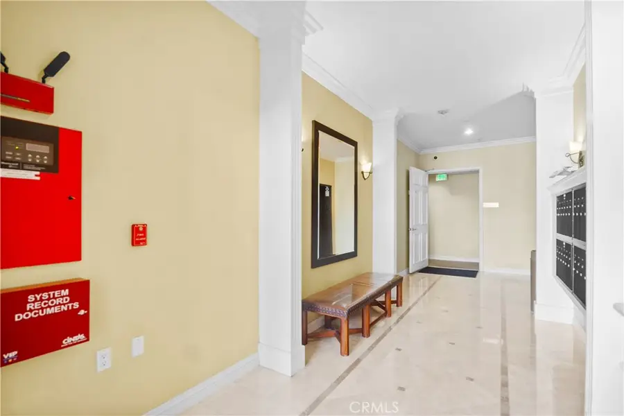 143 N Arnaz Drive #102, Beverly Hills, CA 90211 - #3