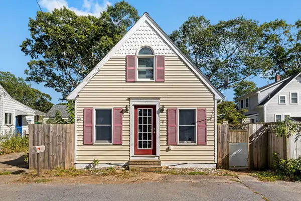 8 Cottage Street, Wareham, MA 02571